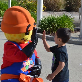 Funworks - Freddy and his "trademark" hand slap greeting - Mini Golf Near Me - Modesto, California Funworks - Freddy and his "trademark" hand slap greeting - Mini Golf Near Me - Modesto, California