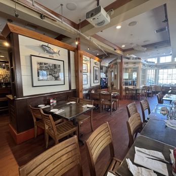 Boatyard Bar & Grill - Inside - Seafood Near Me - Annapolis, Maryland