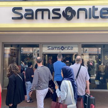 Designer Outlet Roermond - Busy in the outlet-streets - Outlet Stores Near Me - Roermond, LI