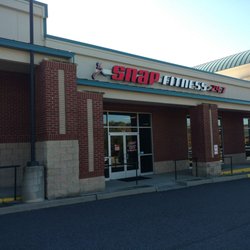 Snap Fitness & Studio 24/7 - Store front