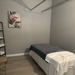 Refresh Day Spa - Single  Room &  walk back