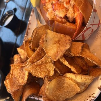 Lookout Tavern - Lobster Roll and Chips - Seafood Near Me - Oak Bluffs, Massachusetts