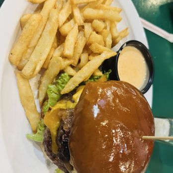 ComicX Restaurant Bar & Store - Croc Burger 2.0 - American Near Me - Phoenix, Arizona