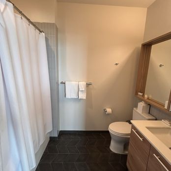 ROOST Tampa - Bathroom - Hotels Near Me - Tampa, Florida ROOST Tampa - Bathroom - Hotels Near Me - Tampa, Florida