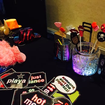 Smart Box Photo Booth - Photo Booth Rentals Near Me