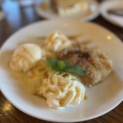 Cozy Coffee Restaurant & Bar - Apple tart