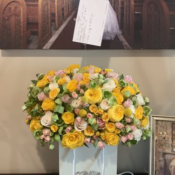 Coral Path Designs - Bag flowers - Florists Near Me - Burbank, California