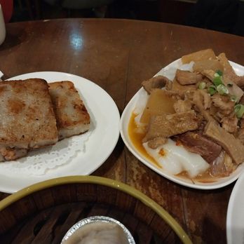 Dolo Restaurant and Bar - Taro cake & offal w/ rice roll - Dim Sum Near Me - Chicago, Illinois