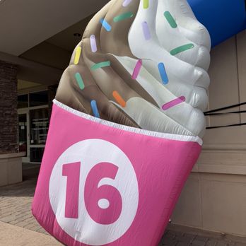 16 Handles - 3/2026- outside - Desserts Near Me - Chandler, Arizona 16 Handles - 3/2026- outside - Desserts Near Me - Chandler, Arizona