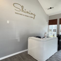Shining Massage & Facial Clinic - Reception Area