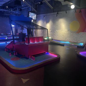 Puttshack - Miami - Mini Golf Near Me - Miami, Florida