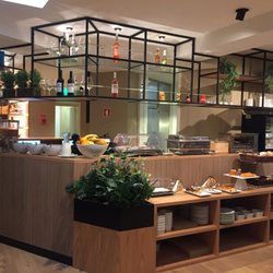 Spot Luggage & Lounge - Breakfast Buffet