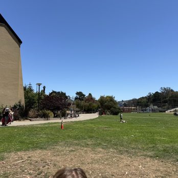Glen Park Playground - Grassy area and walking trails - Playgrounds Near Me - San Francisco, California Glen Park Playground - Grassy area and walking trails - Playgrounds Near Me - San Francisco, California