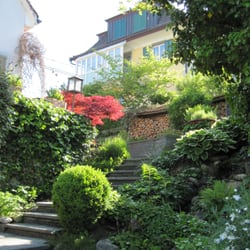 B&B Villa Feldpausch - Beyond the gate - on the way to the front door