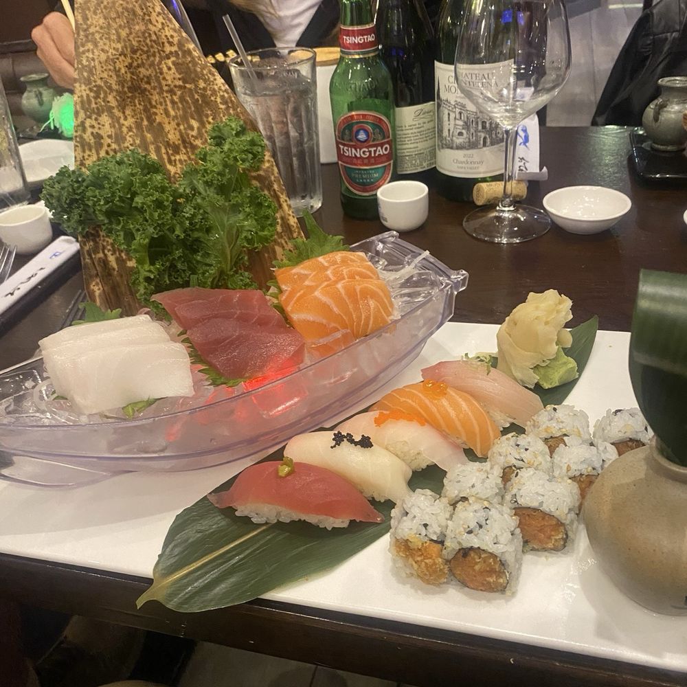 Sushi sashimi combo Sushi sashimi combo