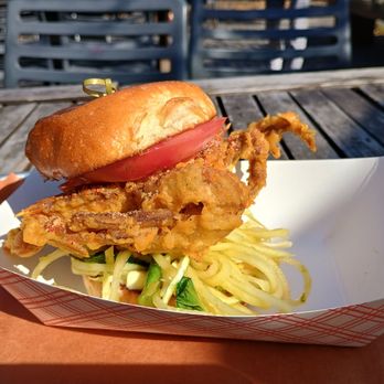 Edmund's Original - Softshell crab sandwich with papaya salad - Brewpubs Near Me - Charleston, South Carolina