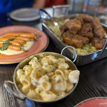 Palate - Fried chicken, smoked Mac and carrots - Cocktail Bars Near Me - Las Vegas, Nevada Palate - Fried chicken, smoked Mac and carrots - Cocktail Bars Near Me - Las Vegas, Nevada