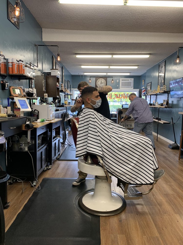 DUDLEY’S KAMPUS BARBER Updated August 2024 11 Photos 1233 Alder