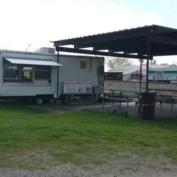 Circle 4 Bar-B-Q - Outside of the building. - Caterers Near Me - Navasota, Texas