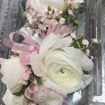 Boulevard Florist - My daughters prom corsage and buttoner set also with peonys. - Florists Near Me - Westminster, California Boulevard Florist - My daughters prom corsage and buttoner set also with peonys. - Florists Near Me - Westminster, California