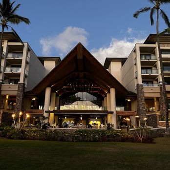 Cane & Canoe - Restaurant view from the outside grounds - Cocktail Bars Near Me - Lahaina, Hawaii
