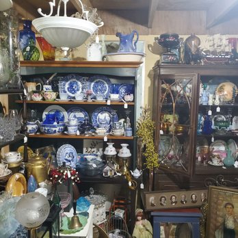 The Willows Flea Market - Blue & white vendor - Antiques Near Me - Mechanic Falls, Maine The Willows Flea Market - Blue & white vendor - Antiques Near Me - Mechanic Falls, Maine