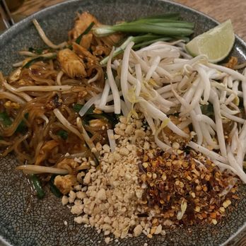 Miya - Pad Thai with chicken - Thai Near Me - Altadena, California