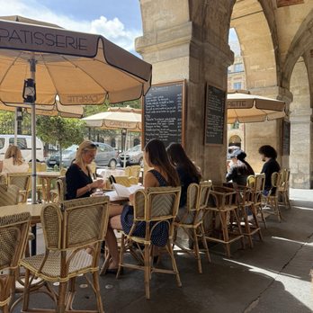 Carette - Photo 2: Sidewalk seating - Patisserie/Cake Shop Near Me - Paris, 75 Carette - Photo 2: Sidewalk seating - Patisserie/Cake Shop Near Me - Paris, 75