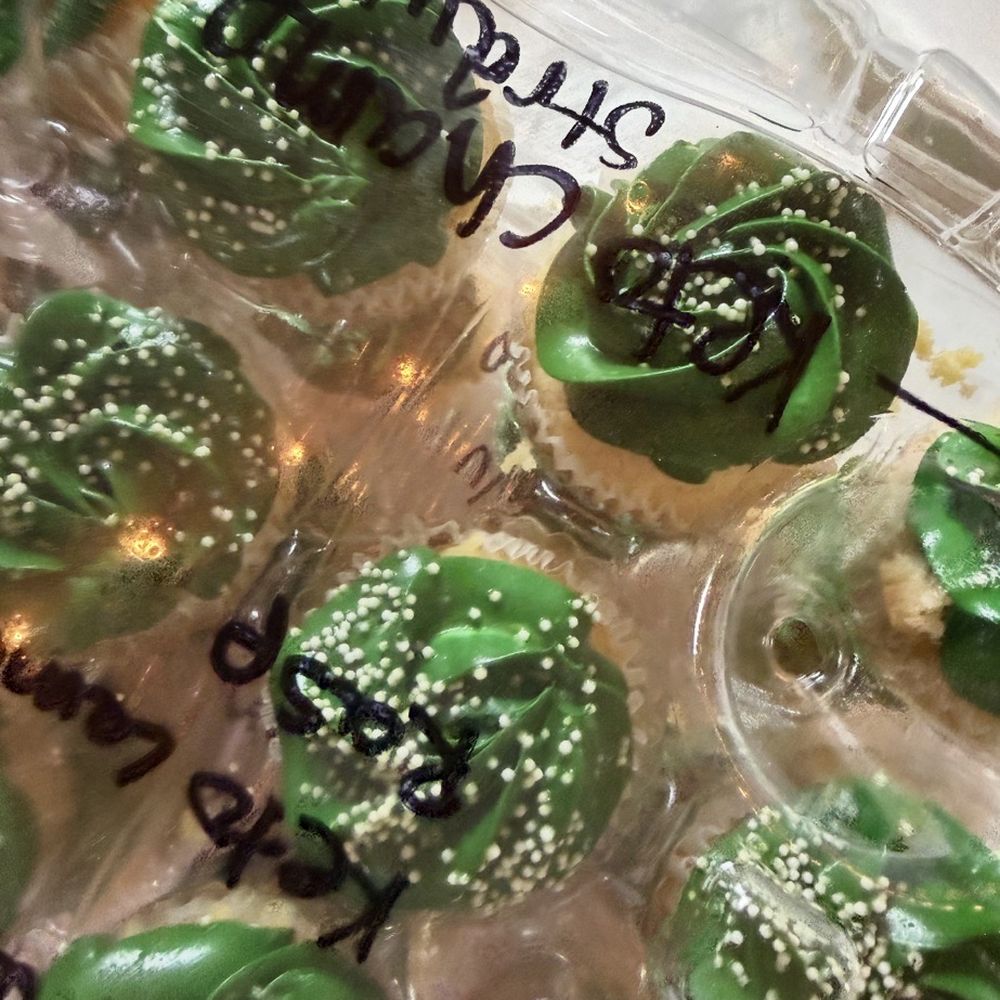 Michelle Ashley Custom Cakes - Bright green instead of dark forest green - Custom Cakes Near Me - Salem, Oregon Michelle Ashley Custom Cakes - Bright green instead of dark forest green - Custom Cakes Near Me - Salem, Oregon