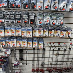 Arky's Live Bait & Tackle - Hooks and swivels