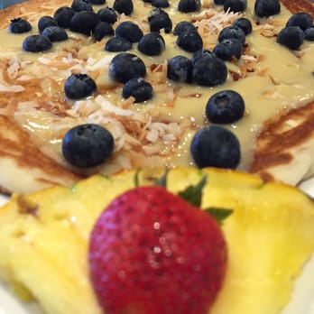 Moena Café - Banana Chantily Pancake with Blueberry's - Cafes Near Me - Honolulu, Hawaii
