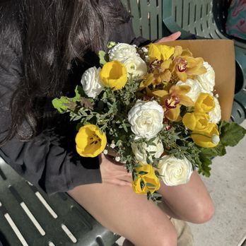 Riley's Flowers - Yellow Flower Bouquet - Florists Near Me - Santa Barbara, California