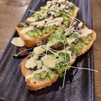 Joylark Kitchen - Avocado Toast with Mushroooms - Vegan Near Me - Fairfield, Connecticut
