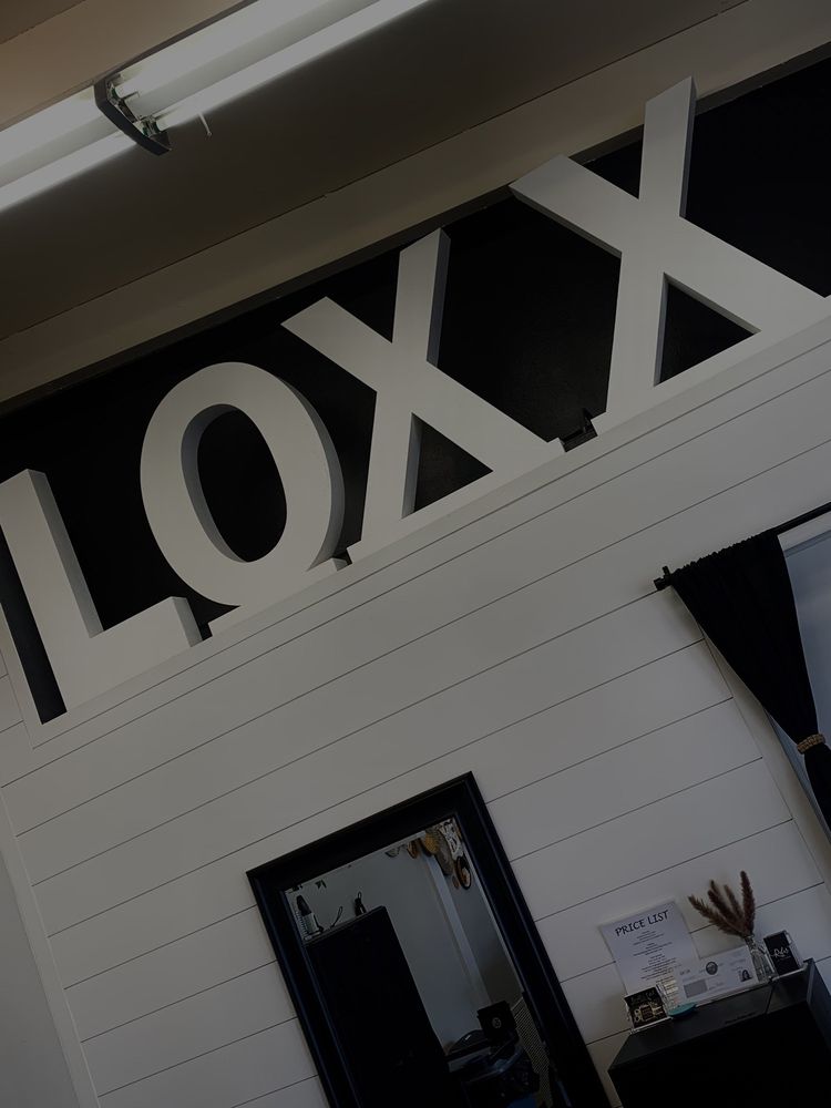 Loxx Salon Logo