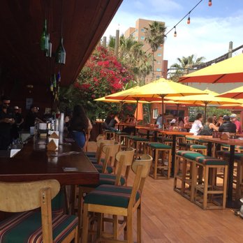 Papas & Beer - Dance Clubs Near Me - Rosarito, BCN