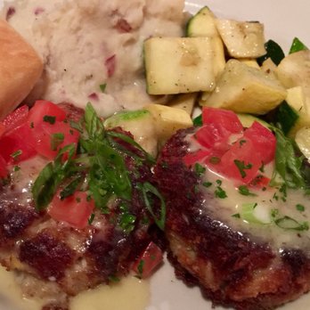 Bric a Brac - Two crab cakes - American Near Me - Destin, Florida