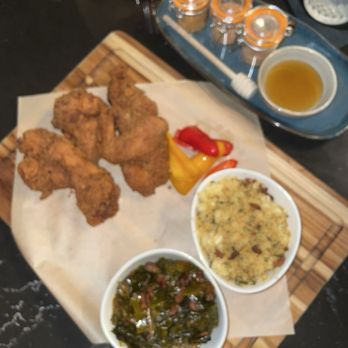 Honorable Mention - Fried Chicken Dinner - Half - Sports Bars Near Me - Portland, Oregon