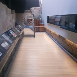 Museo Del Castillo De San Jorge - Actualmente, esta segunda sala es la que inicia el recorrido, ya que todo lo anterior está averiado.