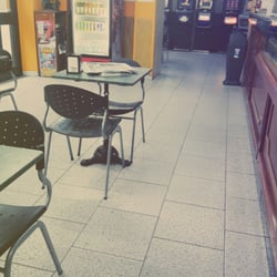 Caffè dell'Opera - L'interno del bar.