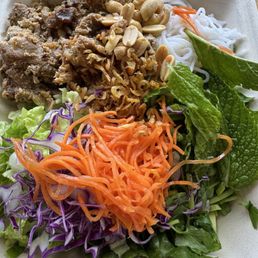 Grilled pork salad