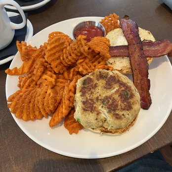 B Matthews Eatery - Crab Cake BLT - New American Near Me - Savannah, Georgia B Matthews Eatery - Crab Cake BLT - New American Near Me - Savannah, Georgia