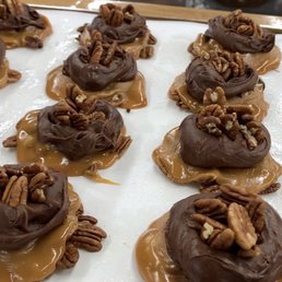 Chocolate Carmel Pecan turtles! Delicious!! Chocolate Carmel Pecan turtles! Delicious!!