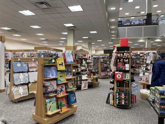 BARNES & NOBLE - Updated May 2026 - 38 Photos & 38 Reviews - 1560