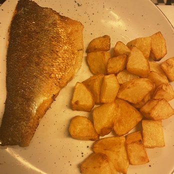 La Bodegueta Provença - Flounder with chips - Tapas Bars Near Me - Barcelona, B La Bodegueta Provença - Flounder with chips - Tapas Bars Near Me - Barcelona, B