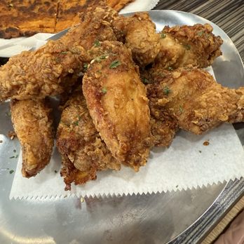Tada - Soy garlic wings (3.5/5) - Korean Near Me - New York, New York Tada - Soy garlic wings (3.5/5) - Korean Near Me - New York, New York