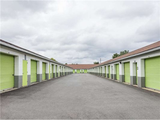 Extra Space Storage by null
