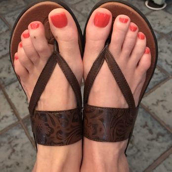 Polish Change - Pedicure - Nail Salons Near Me - Crofton, Maryland