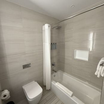 Courtyard Midtown West - Bathroom - Hotels Near Me - New York, New York Courtyard Midtown West - Bathroom - Hotels Near Me - New York, New York
