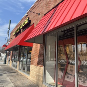 Waffle House - This is where the line would be if they were busy - Breakfast & Brunch Near Me - Atlanta, Georgia Waffle House - This is where the line would be if they were busy - Breakfast & Brunch Near Me - Atlanta, Georgia