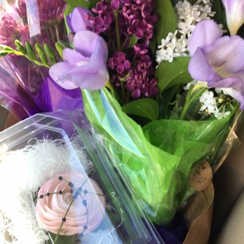 Flowers in Flight - Picked out a beautiful bouquet for our daughters dance recital. - Florists Near Me - Portland, Oregon Flowers in Flight - Picked out a beautiful bouquet for our daughters dance recital. - Florists Near Me - Portland, Oregon